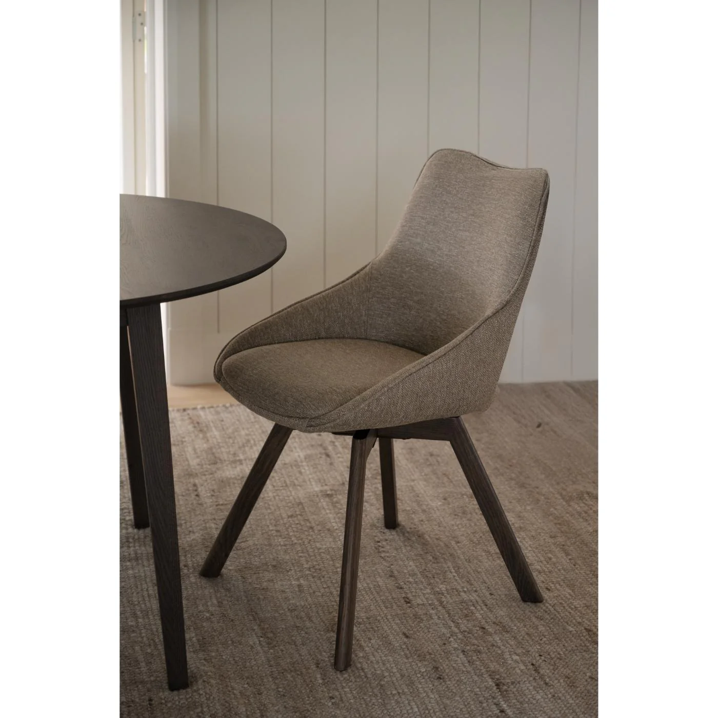 Alison tuoli ruskealakattu tammijalka / tumma beige kangas - Image 7