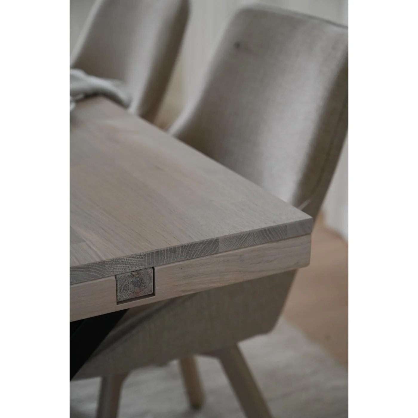 Alison tuoli valkolakattu tammijalka / vaalea beige kangas - Image 14